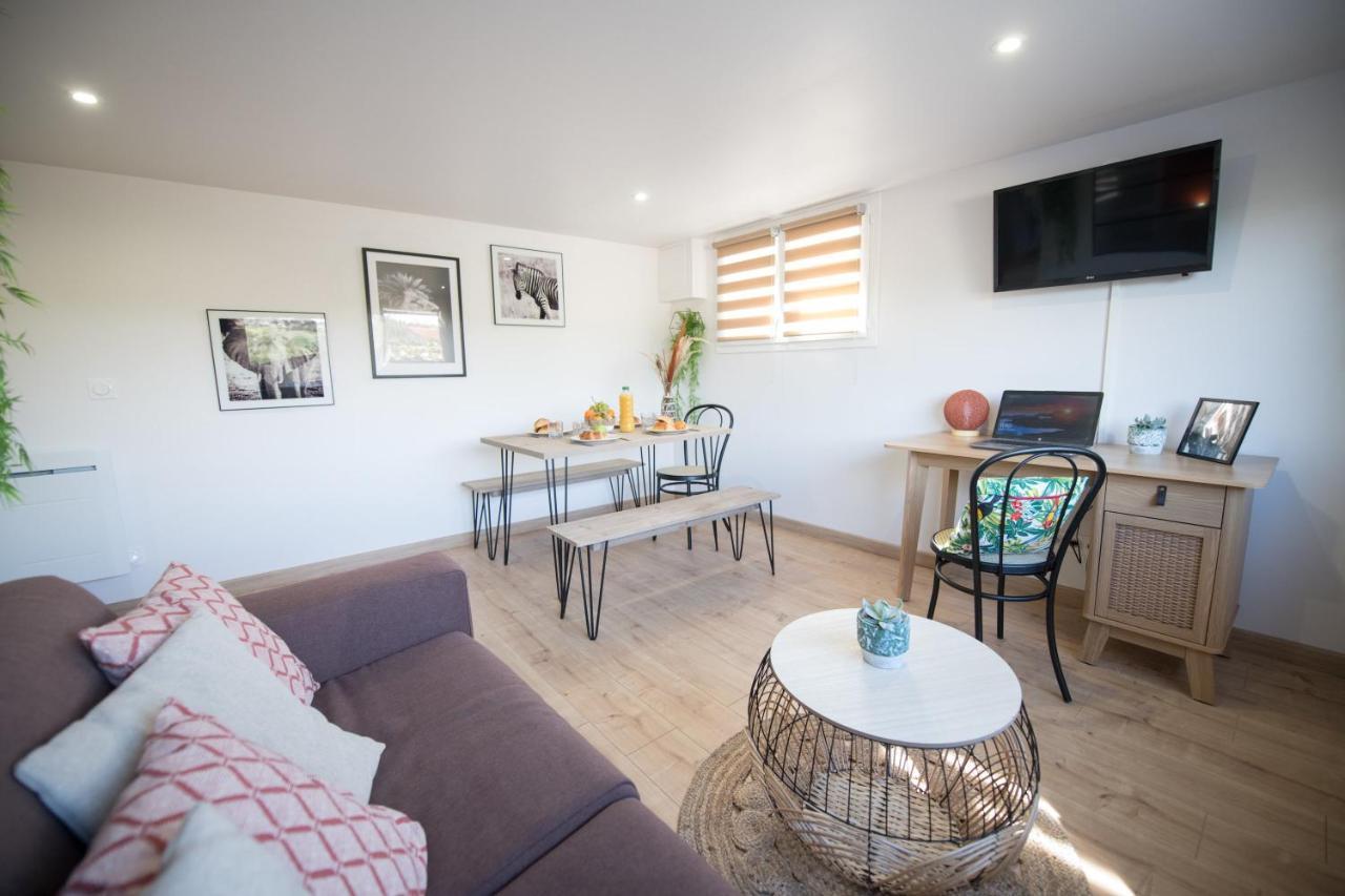 Kasa Home - Calme, Cosy, Wifi & Netflix Saint-Martin-la-Plaine Екстериор снимка